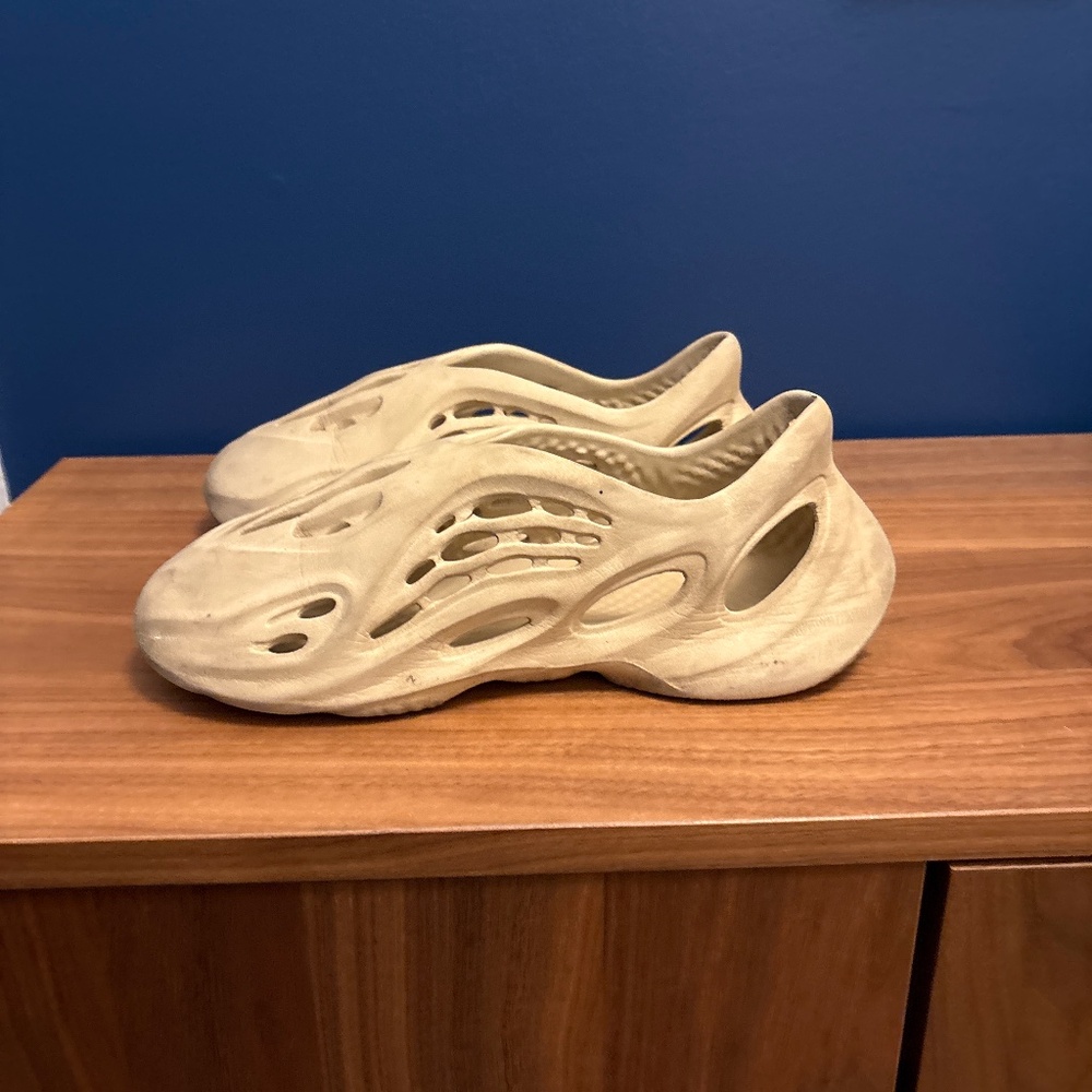 Yeezy foam runners bone color